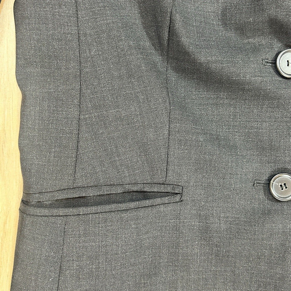 J.CREW Sz 2T Black Two-Button Jacket in Stretch Wool Career Business Blazer - Picture 3 of 12
